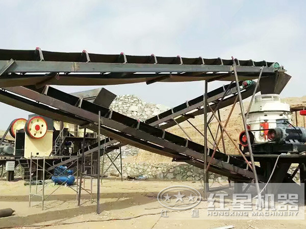 環(huán)保型石頭破碎機作業(yè)現(xiàn)場