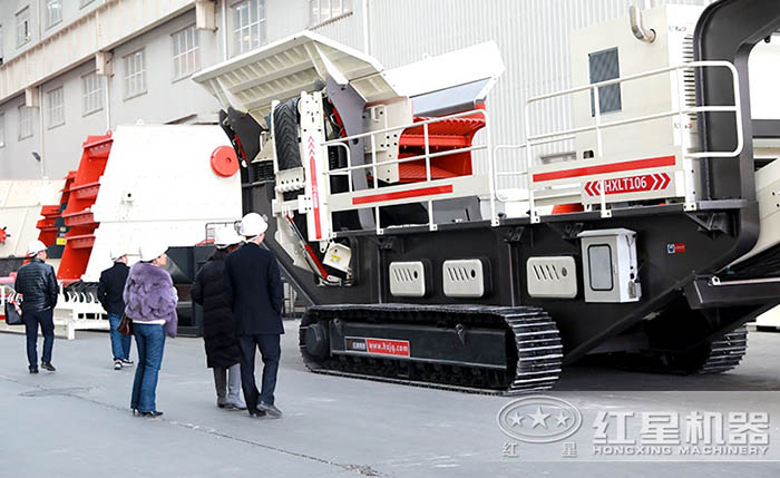 用戶來(lái)廠參觀試機(jī)移動(dòng)石子車