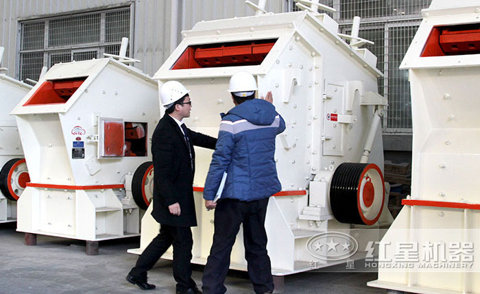 用戶來(lái)廠參觀試機(jī)