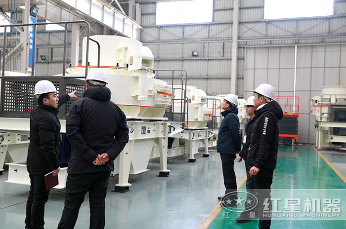 用戶來廠參觀考察，定制移動制砂機